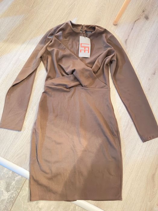 Дамска рокля с дълъг ръкав