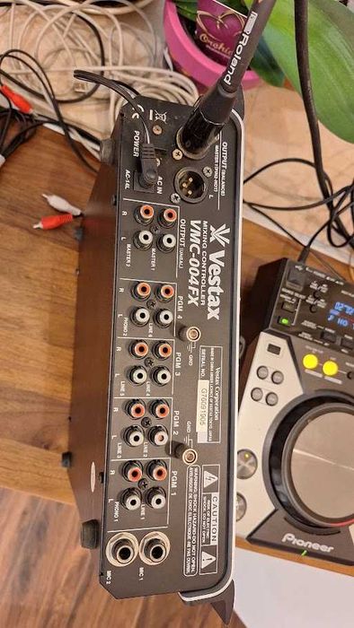 DJ плейъри 2 x CDJ400 и миксер Vestax-004 FX