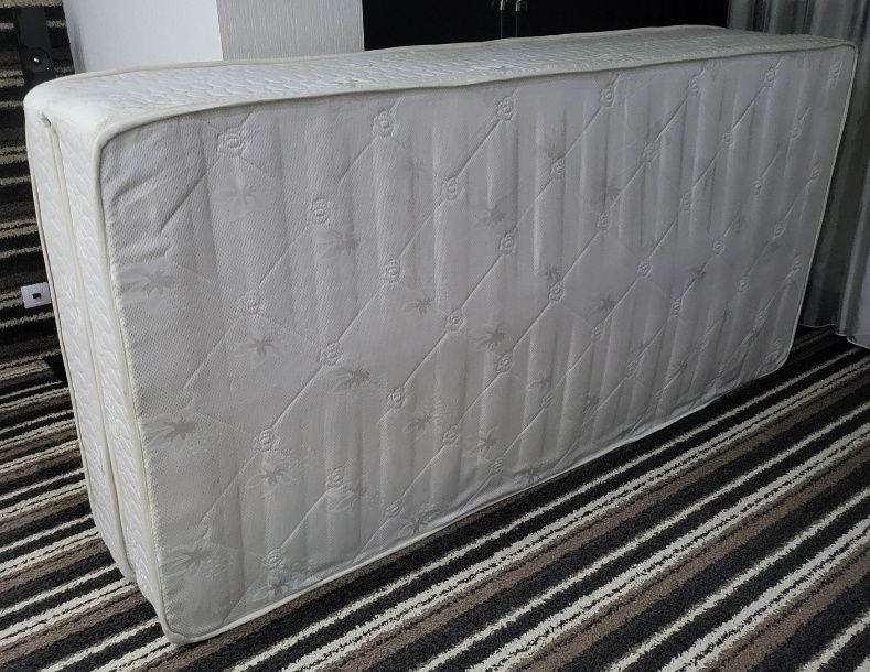 Матрас для кровати