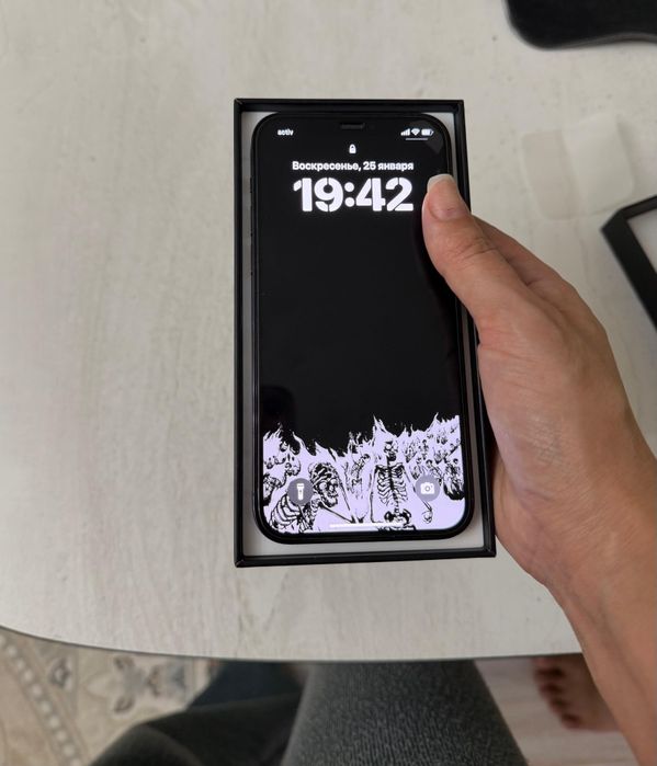 Айфон 12 pro в хорошем состоянии.
