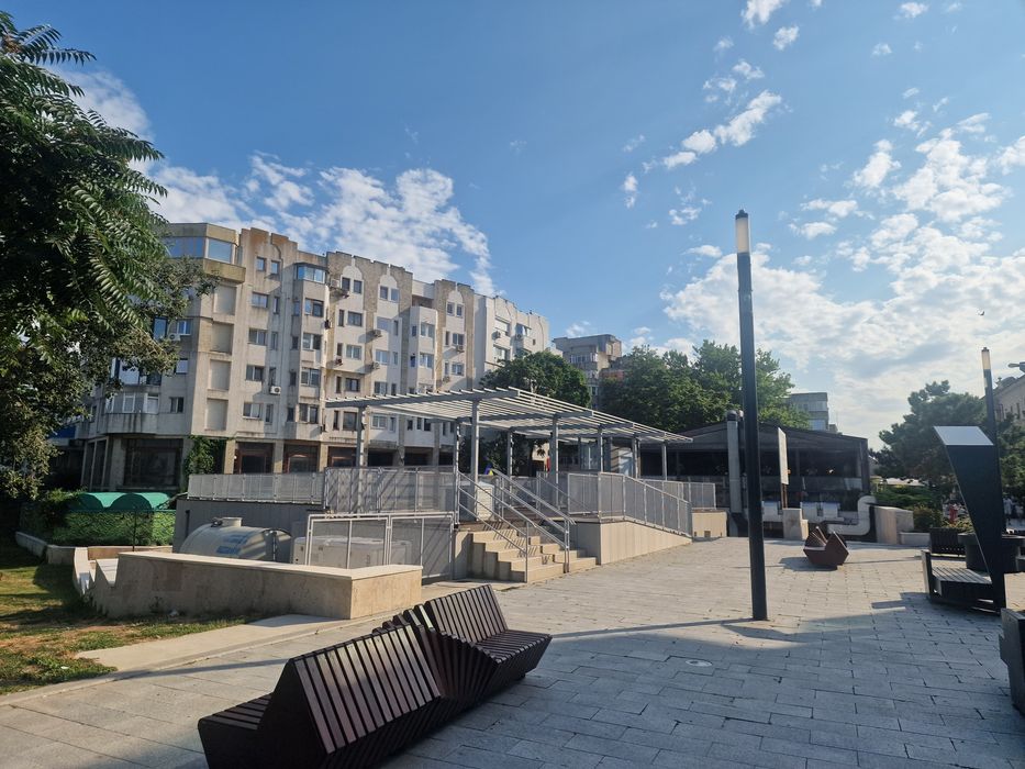 De vânzare apartament 3 camere