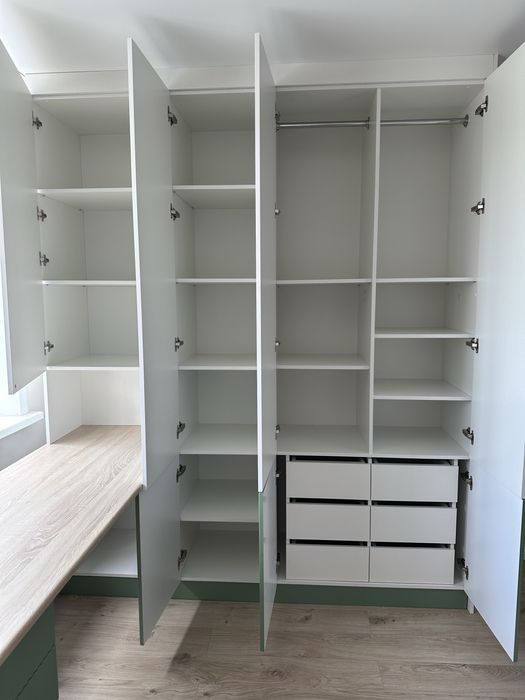 Продам детский шкаф с партой