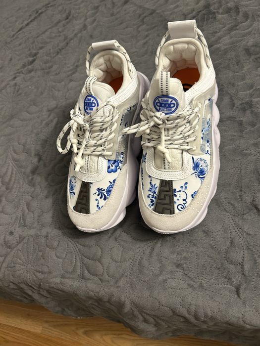 Versace chain reaction