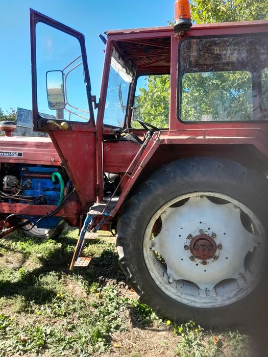 Vánd tractor u 650 an stare de functionare