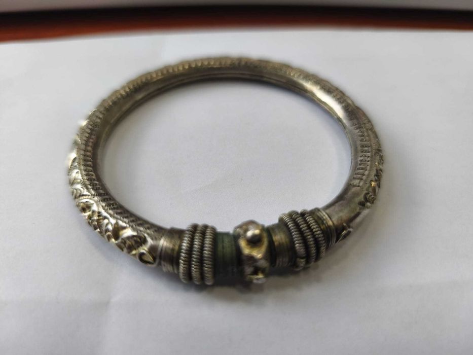 Bratara de argint veche cu model floral