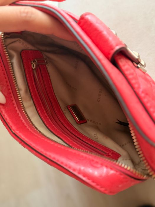 Дамска чанта Guess