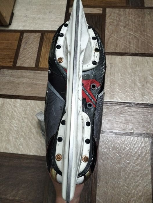 Продам проф.коньки Bauer APX2