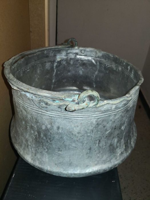 Продавам,Aвтентични, Възрожденски, Стари, Ръчно kовани,медни бакъри