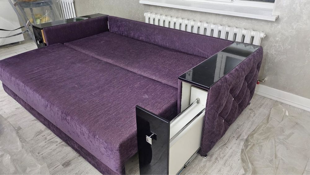 Диван со встроенным баром