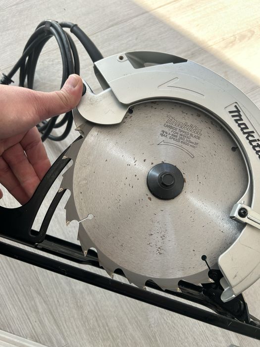 Makita N5900B circular de mana