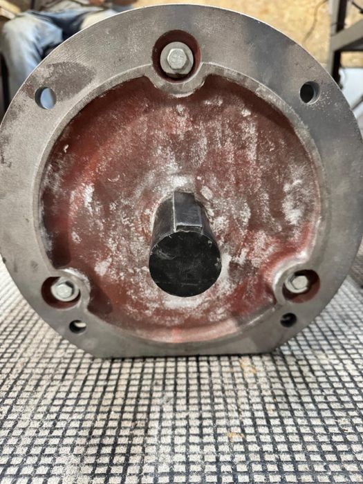 Продам трехфазный двигатель