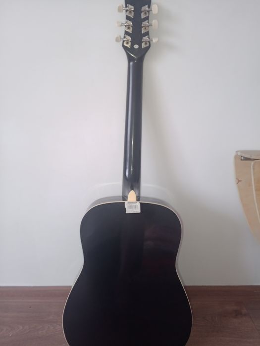 Гитара в хорошом состояние