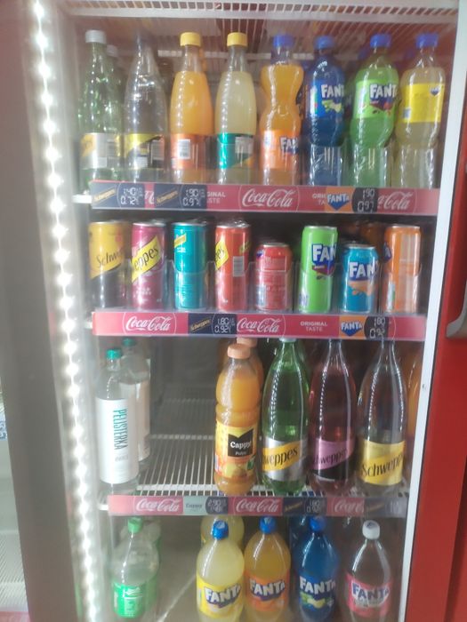 Продавам бизнес на павилион на пазар Борово.След ремонт .