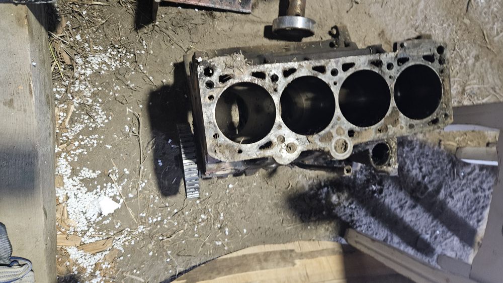 Продам двигатель на запчасти