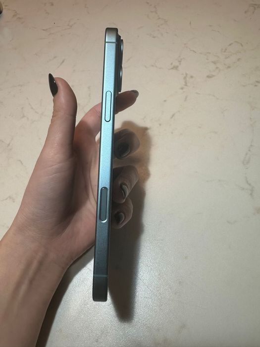 Iphone 16 Puls  verde