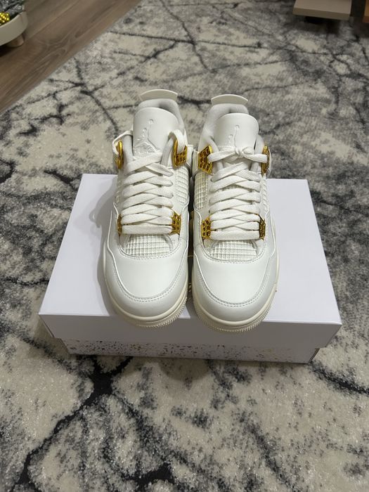 Jordan 4 Retro metalic gold