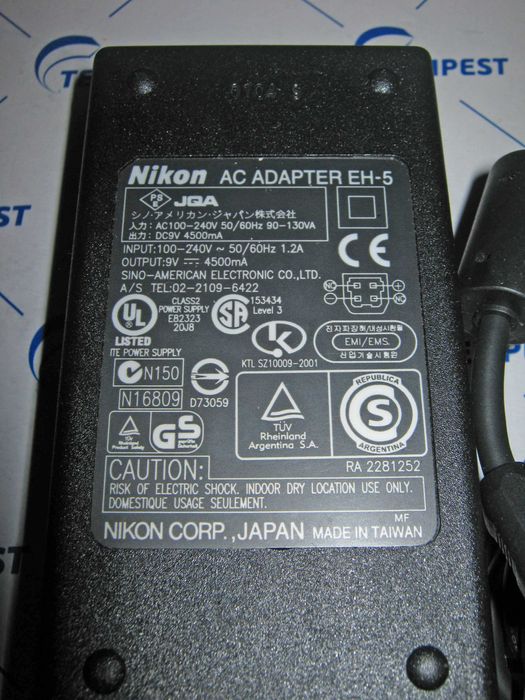 Оригинално външно захранване за фотоапарати Nikon.