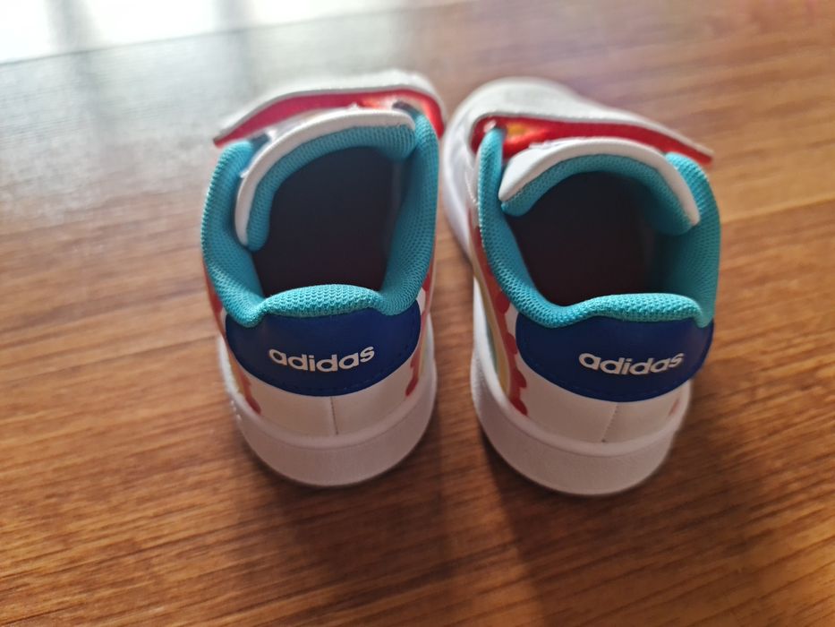 Маратонки Адидас Нови 23размер