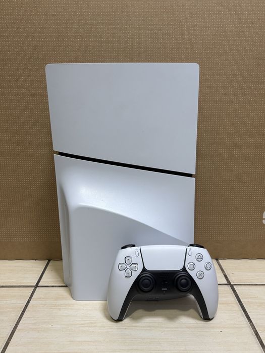 MDM vinde: Consola PS5 Slim, Disc Edition, 1TB, White.
