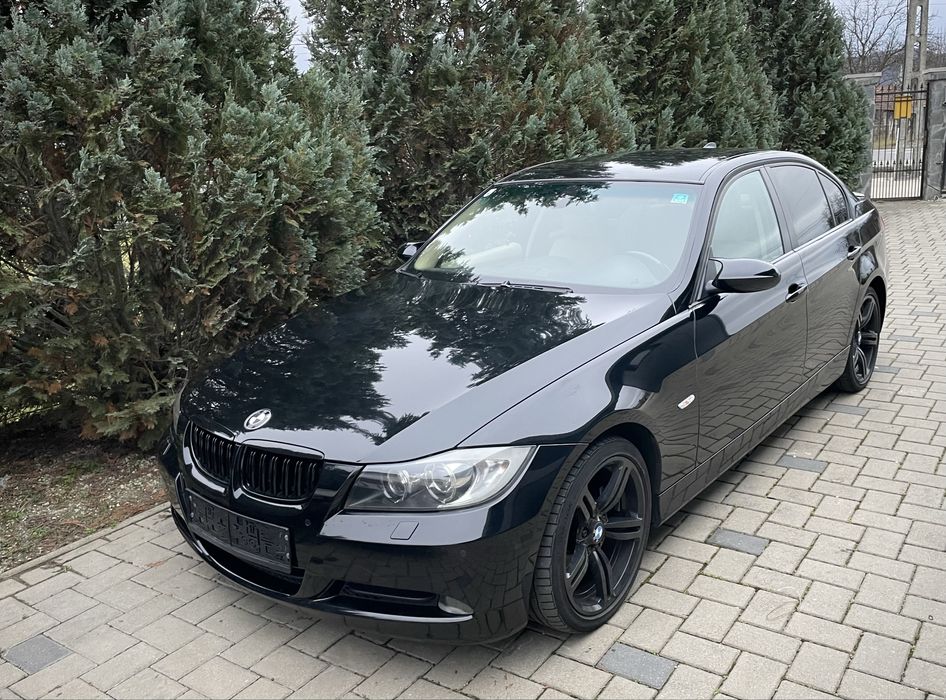 Vând  BMW e90 320i automatic , stare deosebită, negru metalizat