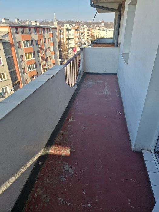 Vând apartament cu 4 camere