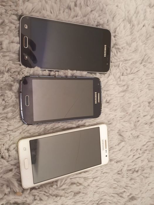 Vând lot de telefoane