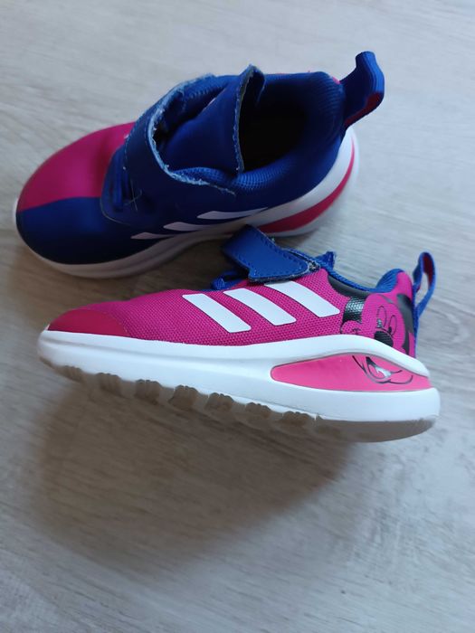 Маратонки адидас