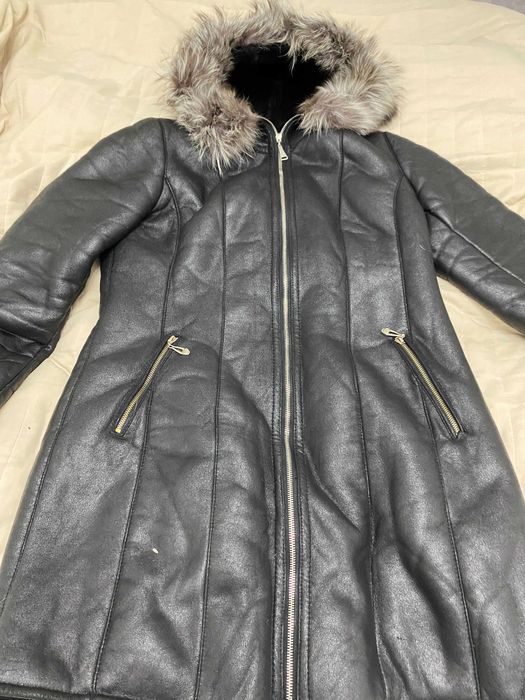 Продаю дубленку с капюшоном.