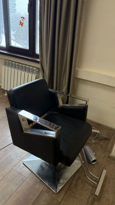 Продам парикмахерское кресло