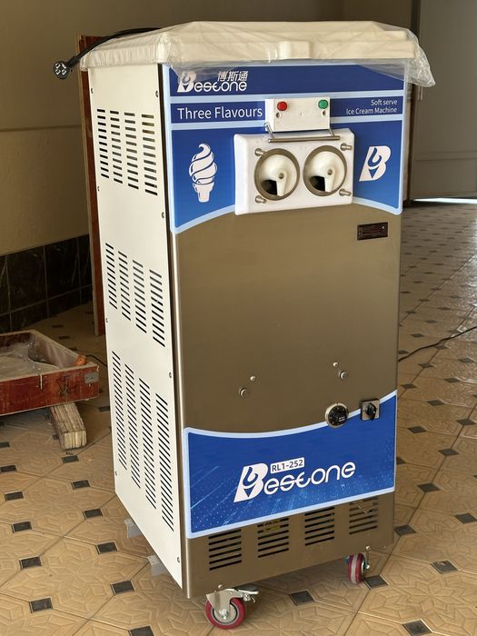 Фризер. Аппарат для мякого мороженого.