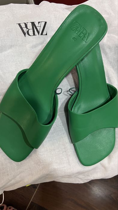 Продам срочно босоножки Zara