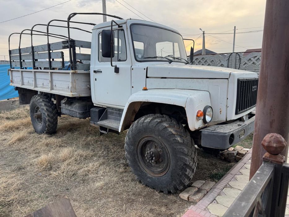 Продам грузовик ГАЗ 3308 БЕНЗИН