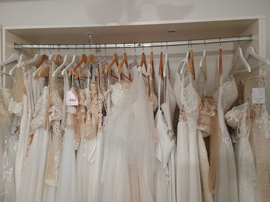 Vând Urgent Salon rochii mireasa și gala