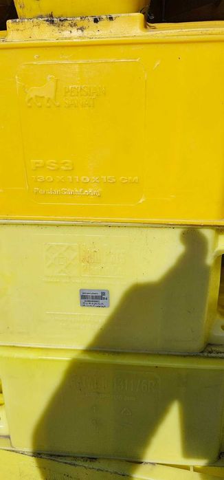 Продавам пластмасови палета.