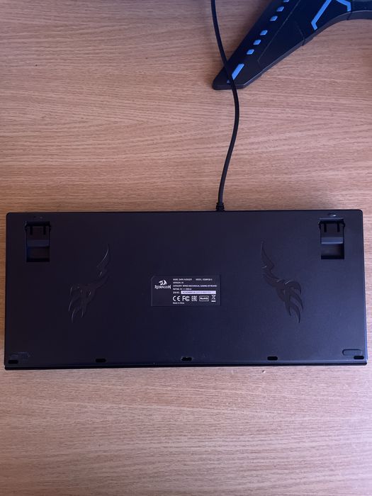 Vand tastatura mecanica redragon 87% + keycapsuri noi + amortizoare