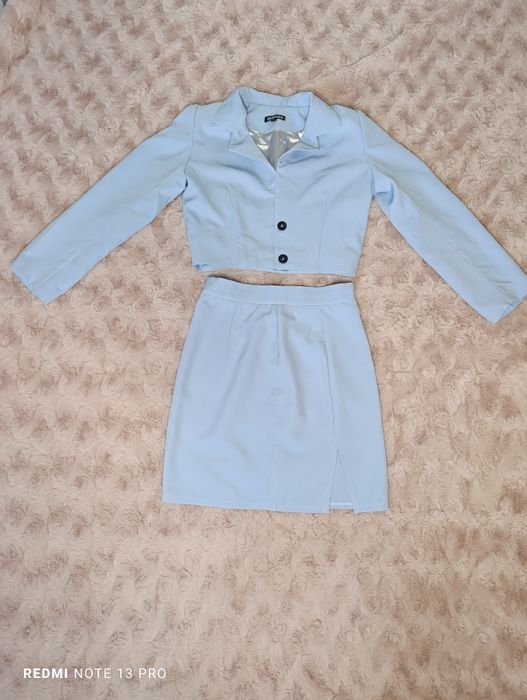 Продается костюм женский