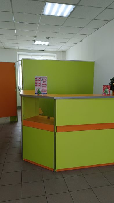 Продам стойку администратора и перегородки