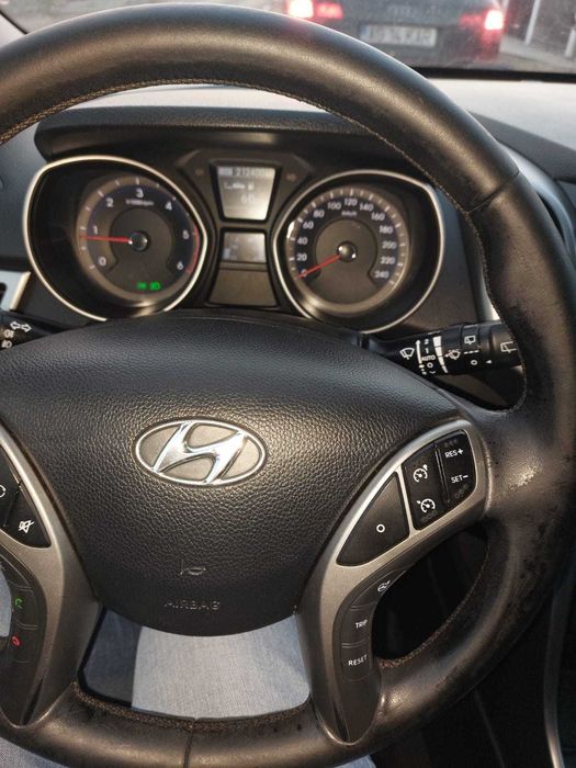 Vând hyundai i30 1.6