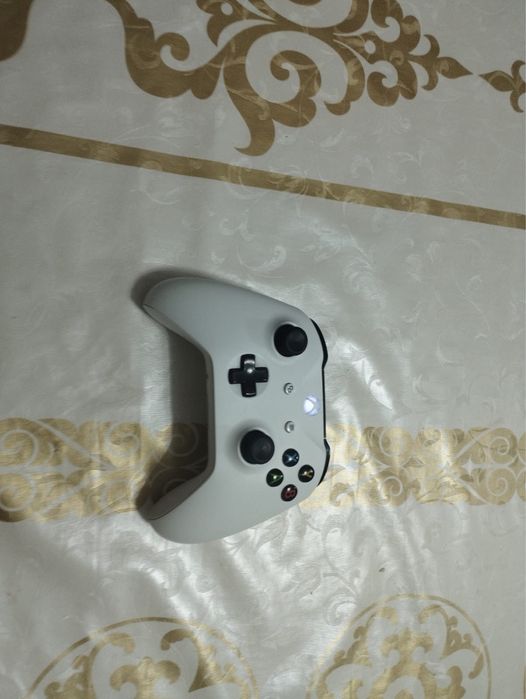 Продаю консоль Xbox One S