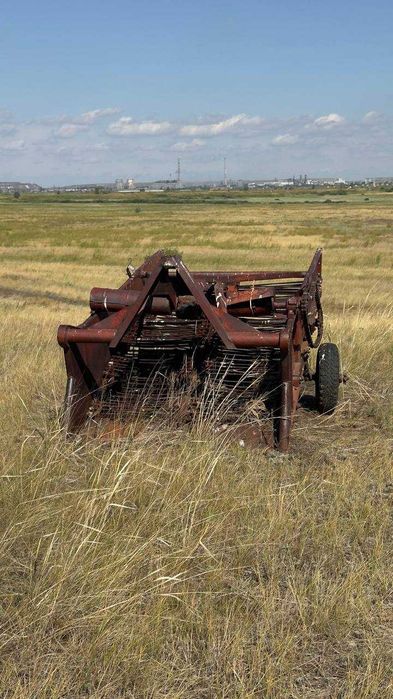 Трактор, навесное сельхозоборудование, вагончик