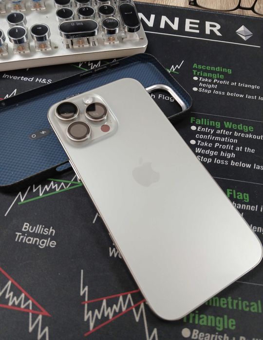 16 Pro Max  natural titan 256gb