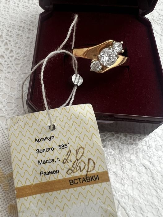 Продам кольцо золотое