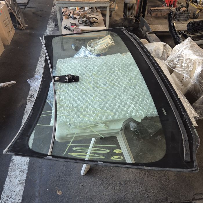 Продавам Челно стъкло за BMW F01