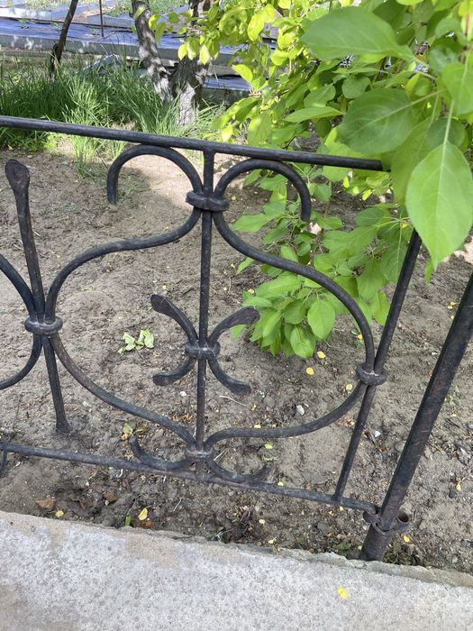 Кованный забор.