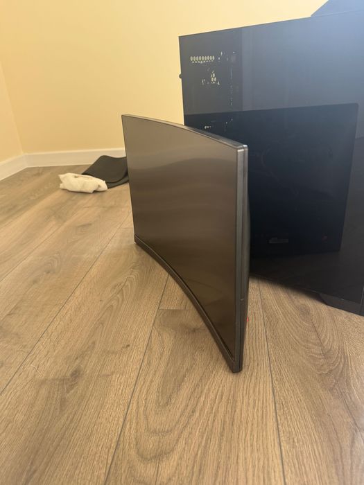 Гейминг компютър + MSI 144Hz монитор – готов за игра