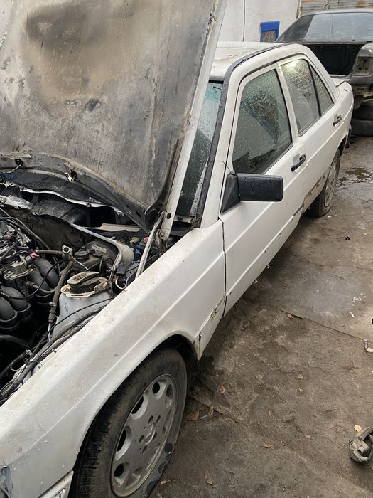 Продам мерс 190.