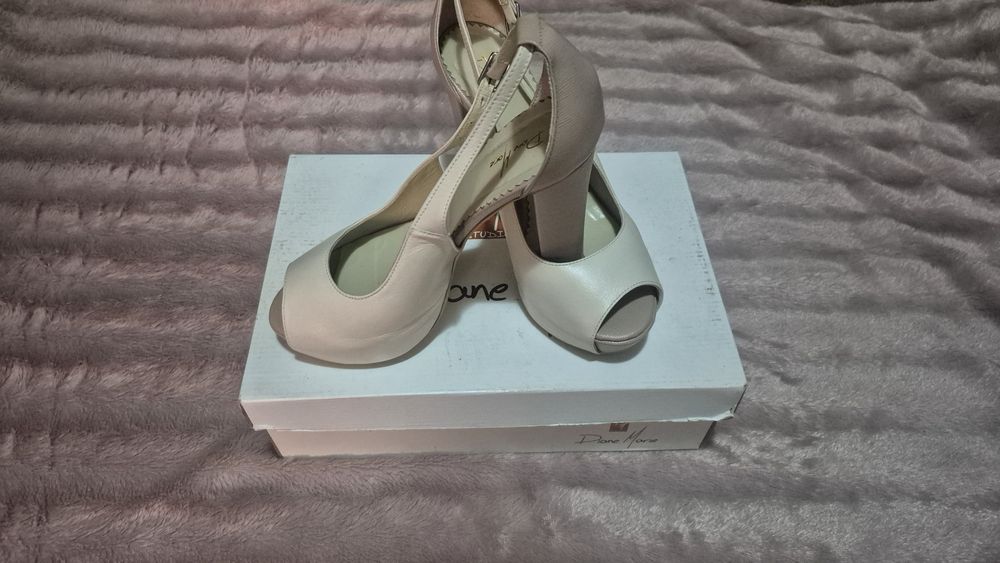 Vând încălțăminte piele