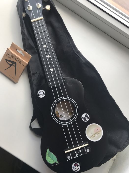 Укулеле,с каподастром,с некоторыми дефектами,samp,сопрано