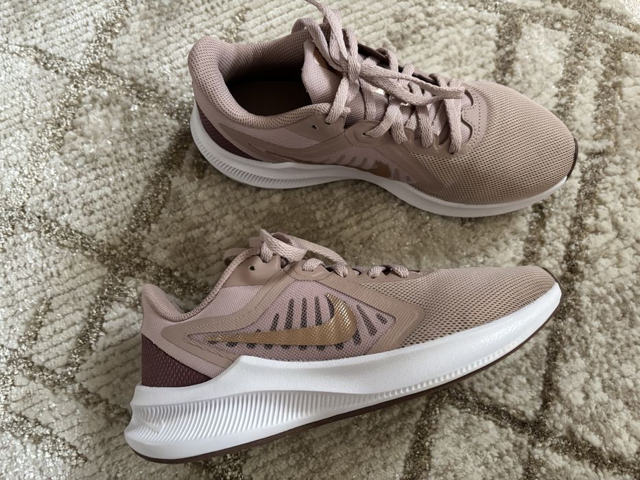 Дамски маратонки Nike