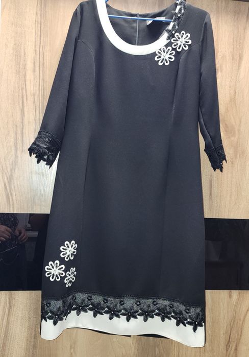 Чёрное женское платье